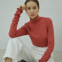 GR_crease turtleneck BC