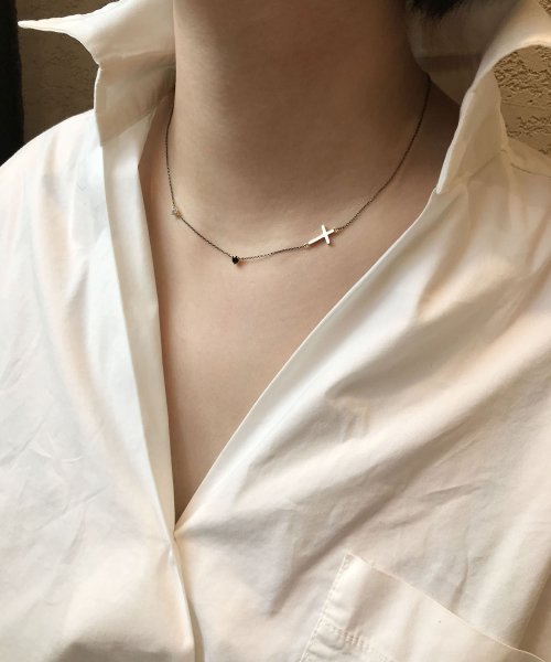 에스뜨레야(ESTRELLA) black gold cross necklace - 후기 | 무신사