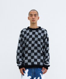 REGULAR ROUNDNECK KNIT CHECKERED (BLACK)