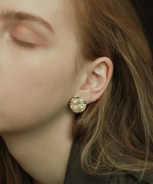 Romantic pearl earrings