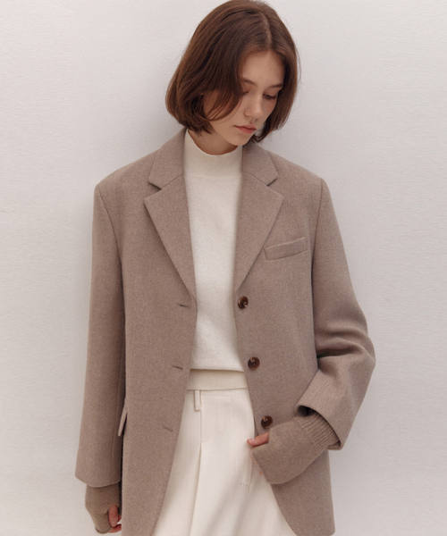HERRINGBONE THREE BUTTON COKET BEIGE