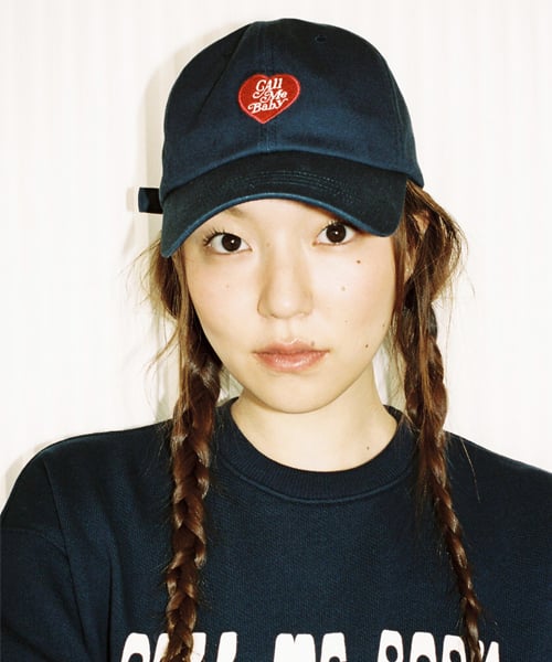 콜미베이비(CALL ME BABY) Heart Embroidery Ball Cap (Navy) - 사이즈 & 후기 | 무신사 콜미베이비(CALL ME BABY)  Heart Embroidery... 