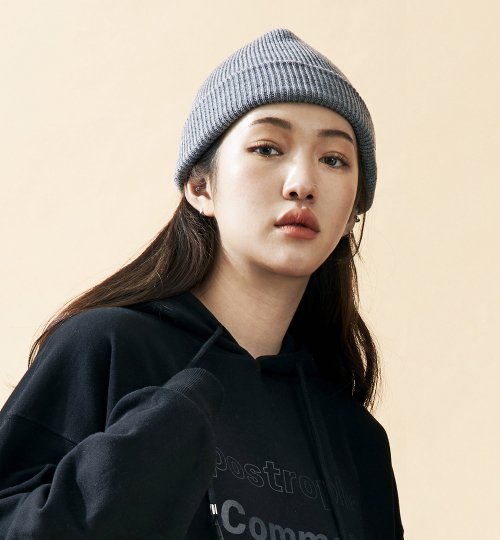 어퍼스트로피 콤마() MAIN LABEL SHORT BEANIE (Gray) 상품 이미지