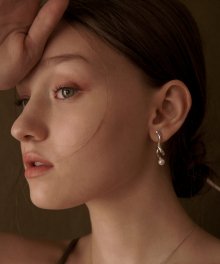Pearl Stem Earring