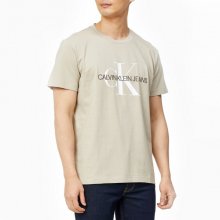 [CK] 남 J318317 PED 샌드 클래식 모노그램 로고 반팔 티셔츠