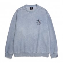 F211USW223 플레이어 그래픽 피그먼트 크루 맨투맨 GREYISH BLUE