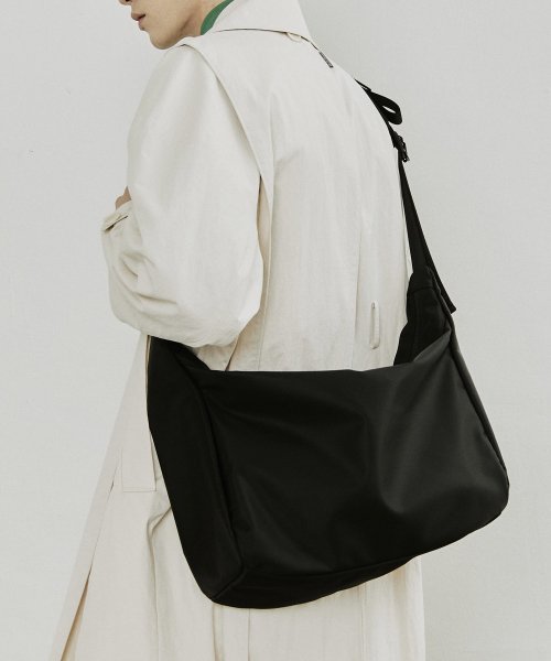 MUSINSA | HAH ARCHIVE Ark Messenger Bag (Black)