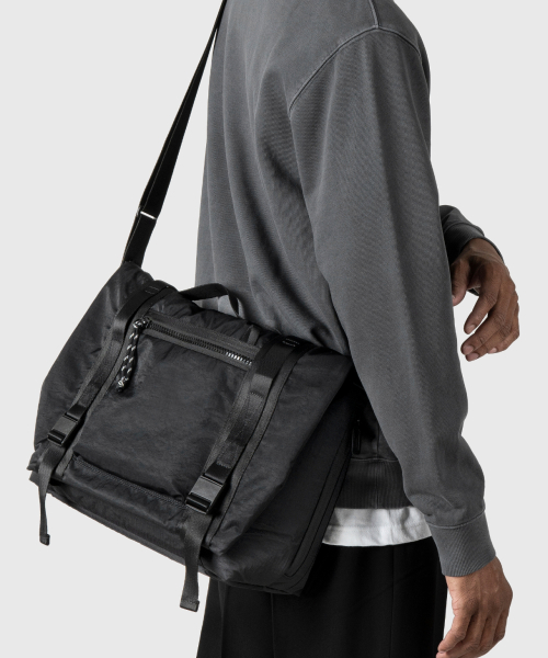 MUSINSA公式 | MATHEMATIK Stevin M30 Messenger Bag Black