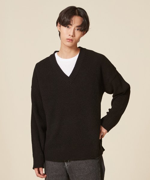 블론드나인(blond9) 브이넥 리브 니트 스웨터_블랙