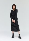 온웨어(ONWEAR) 브이넥 셔링 드레스 - 블랙
