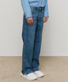 [BLUER THAN] MIDDLE BLUE WIDE FIT SLIT BETTER DENIM PANTS TNPA1E789B2