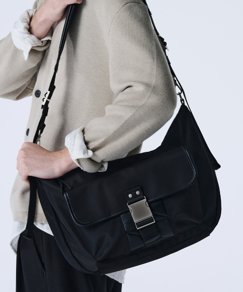 메종미네드(maisonmined) BUCKLE STRAP HOBO BAG