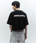 인사일런스(INSILENCE) 백프린트 로고 티셔츠 BLACK