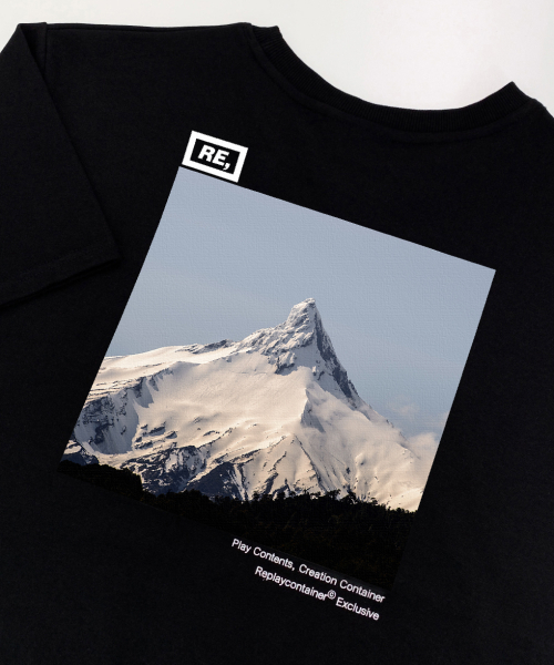 리플레이컨테이너(replaycontainer) RE square black campaign half tee (snow mountain)