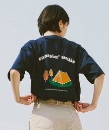 캠핑 백프린트 티 셔츠_네이비