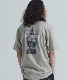 런던 밴드 포스터 백포인트 오버핏 티셔츠 (샌드그레이)