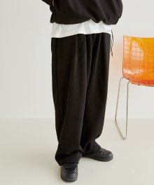 Front One Tuck String Sweat Pants [Black]