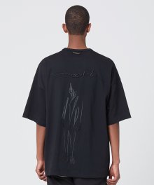 [일꼬르소 X 성립] 블랙 스탠딩 모션 라인 반팔 티셔츠 IETS1E704BK