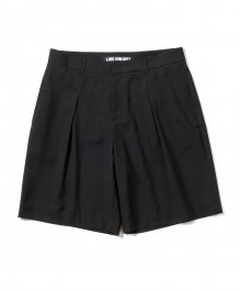 One tuck hidden pocket shorts black