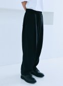 음양(YINYANG) Boxer curve tuck pants