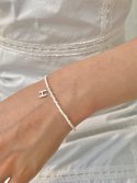 리엔느와르(leeENoir) Romantic Initial Bracelet (Ivory)