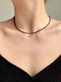 리엔느와르(leeENoir) Black Initial Necklace