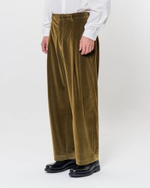 CORDUROY ONE TUCK CURVED PANTS OLIVE