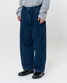WIDE FIT TWO TUCK CURVED JEAN INDIGO