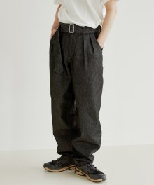 Clean Belted Two Tuck Denim Pants [Black]