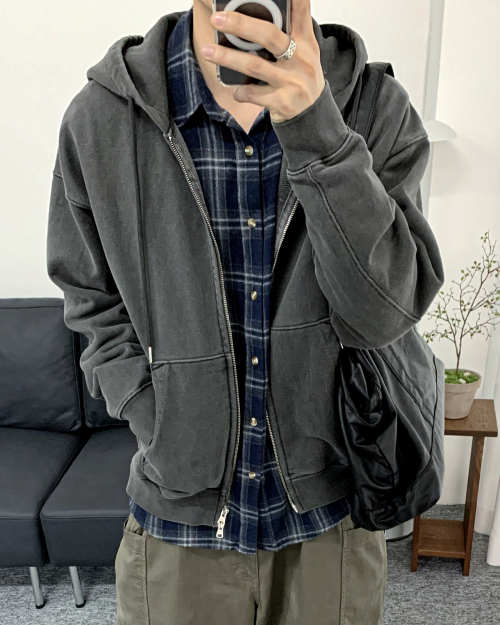 소버먼트(sovermentwithlomort) 980G 피그먼트 컷 후디 집업-차콜-