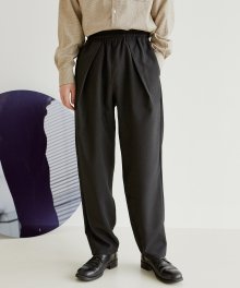 Side Tuck Slacks Pants [Black]