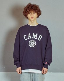 [HIS X CAMBRIDGE] 네이비 캠브리지 로고 맨투맨 티셔츠 HZTS1D853N2