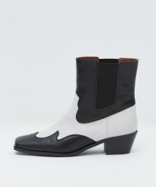 BLOCKING CHELSEA BOOTS IN BLACK