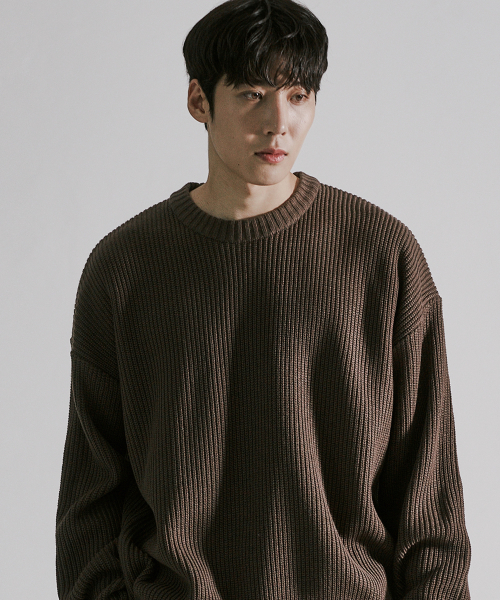 미니멀코드(minimalcode) 소프트 필링 세미오버 라운드 니트 초코브라운