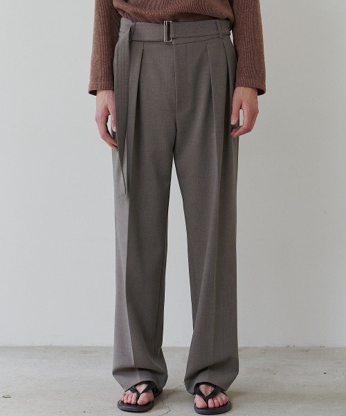 Belted two tuck Trousers in Warm серый