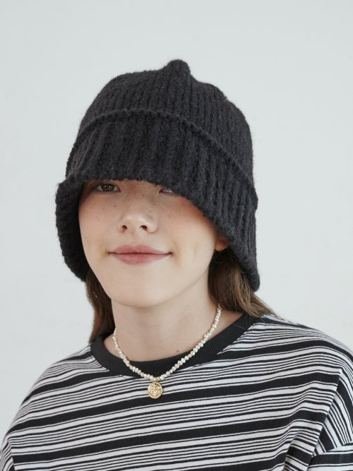 SYMBOL KNIT BUCKET HAT [BLACK]