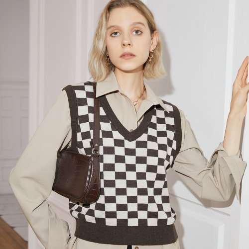 Checkerboard v-neck knit vest_WHITE