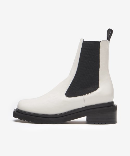 All white 2024 chelsea boots