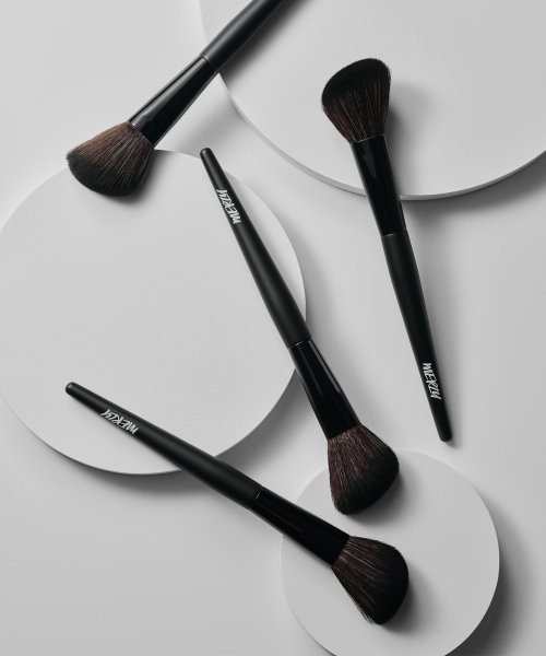 MERZY - Noir in the Contour Brush