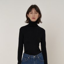 Soft turtle-neck knit black