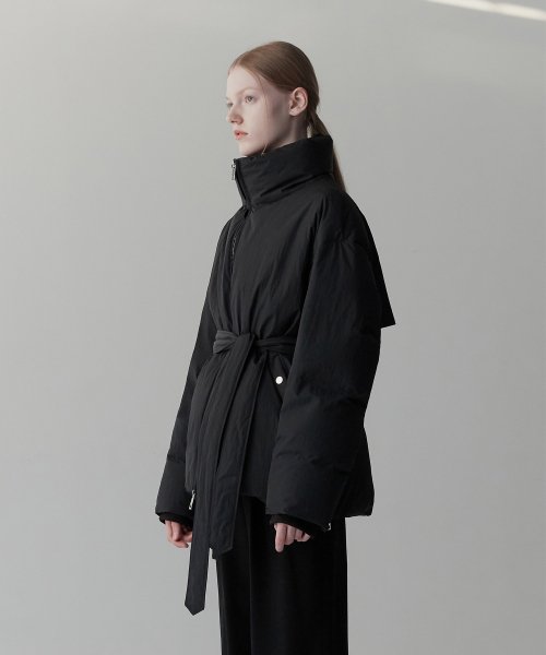 【RE RHEE】TIE WAIST PADDED DOWN JACKET ■韓国デザイナー 리이(RE RHEE) TIE WAIST PADDED DOWN JACKET BK - 사이즈