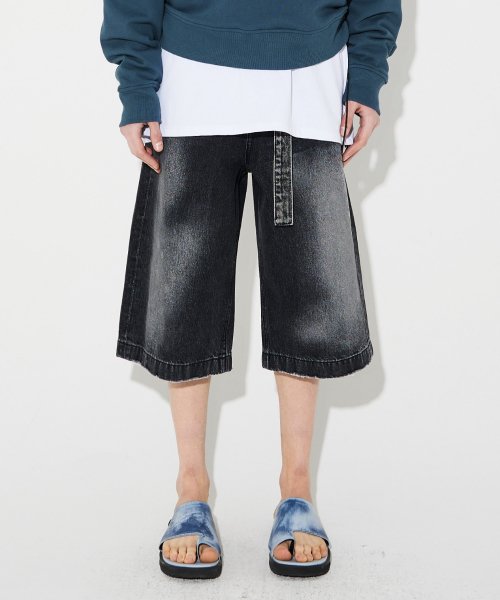 메종미네드(MAISON MINED) BERMUDA BELTED HALF DENIM BLACK