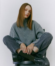 Turtle-Neck Cable Knit Top  Grey