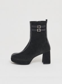 ROUND ANKLE BOOTS IN BLACK