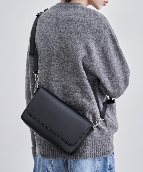 MULTI POCHETTE FLAP CROSS-BAG [BLACK]