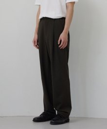 PLEATS BAND TROUSERS (DARK BROWN)