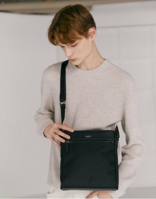 MUSINSA | HAZZYS MEN ACC [Online Limited] Black Leather Coloring Shoulder  Bag