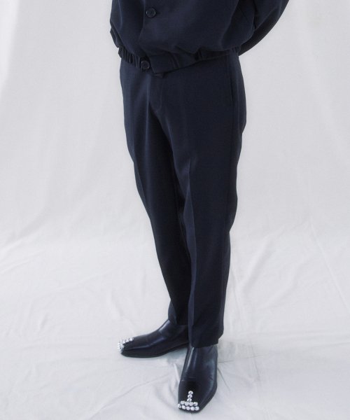 EDGE SIDE SLIT STRAIGHT SLACKS(BLACK)