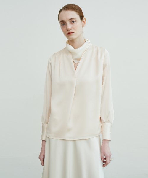 실른(SILN) V neck blouse (IVORY) - 33,600 | 무신사 스토어
