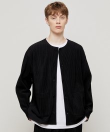 [UNISEX][PLEATS] 블랙 세미오버핏 플리츠 라운드넥 가디건 (TNTS2E710BK)